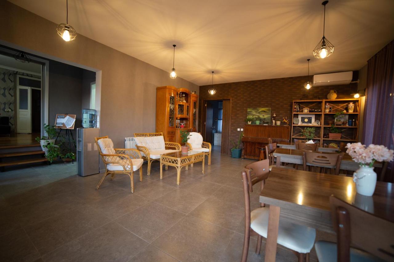 Savanna Guest House Dedoplis Tskaro Extérieur photo