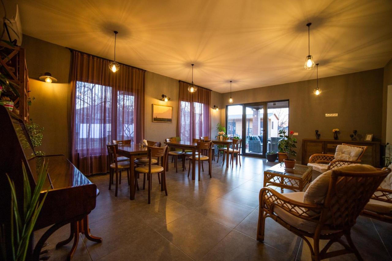 Savanna Guest House Dedoplis Tskaro Extérieur photo